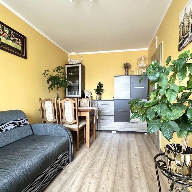 mieszkanie białystok nowe miasto sprzedaz sprzedam 2 pokoje dwa pokoje wynajem kupie mieszkanie oddzielna kuchnia duży balkon balkon z zabudową kuchnia po remoncie blisko centrum